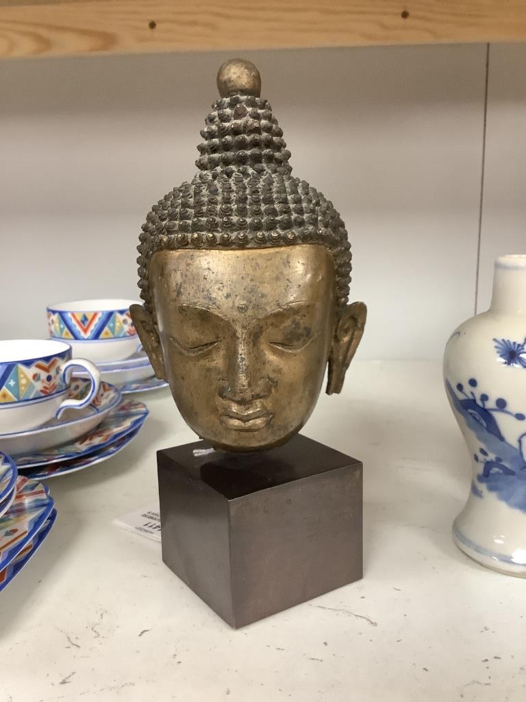 A Thai or Burmese bronze Buddha’s head, with stand 20.5cm and a 19th century Chinese blue and white vase, 12.5cm